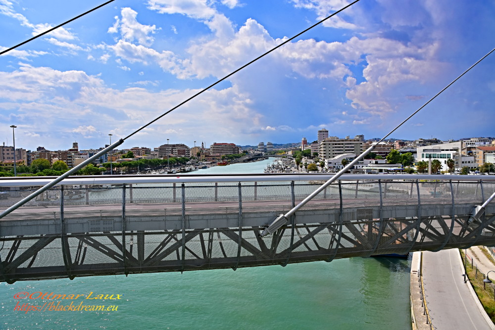 Blick auf die Stadt Pescara von der Br&uuml;cke aus